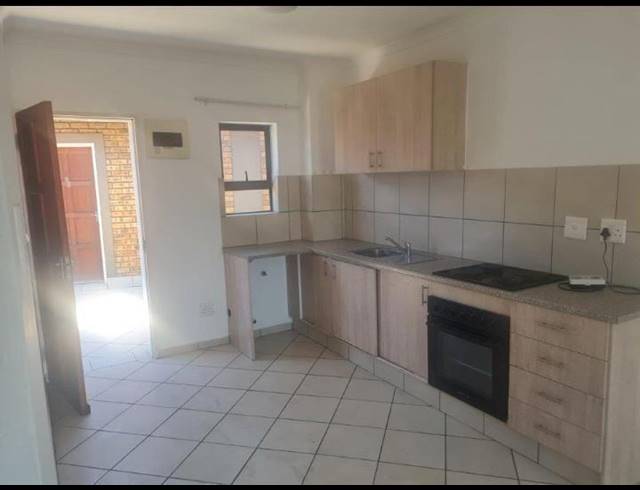 2 BEDROOM PROPERTY TO RENT IN VANDERBIJLPARK CW 5